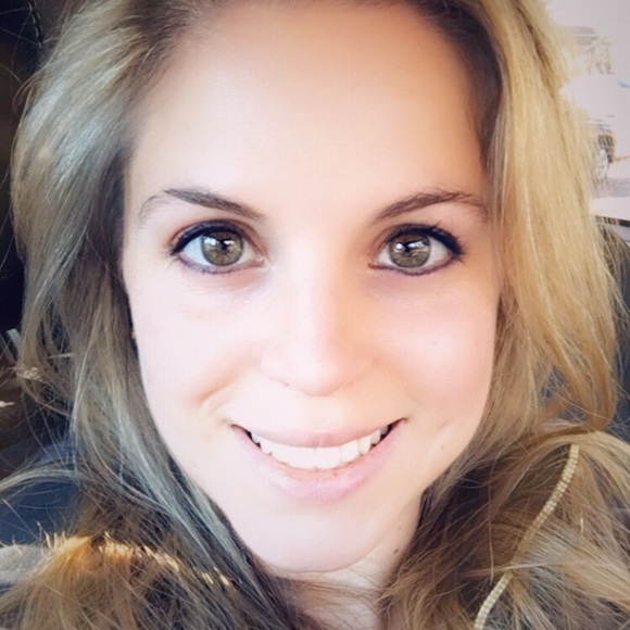 Meet your Posher, Elyse - Picture 1 of 1